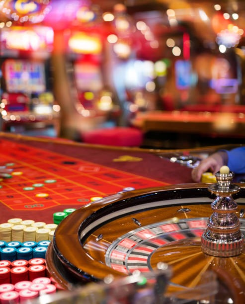 Slot bonus features including free spins, multipliers, and expanding reels on jejuslot net